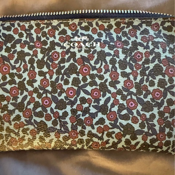 Spring flower Coach Wristlet - Picture 1 of 2